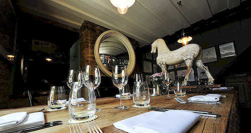 The Horse And Groom Inn มาล์มสบรี ภายนอก รูปภาพ